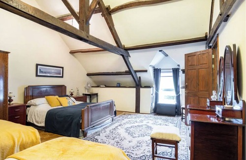 Mohon Other | Large Family Friendly farmhouse with Pool, Hot-tub , Bar and Games Room.