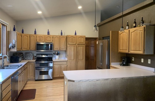 Rockrimmon House | Large Family Home Centrally Located great for USAFA events