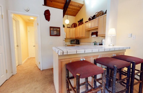 Mammoth Lakes Condo | Large Family Home near Downtown Mammoth, Great Complex Amenities. Near Trails