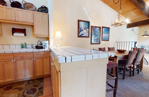 Mammoth Lakes Condo | Large Family Home near Downtown Mammoth, Great Complex Amenities. Near Trails