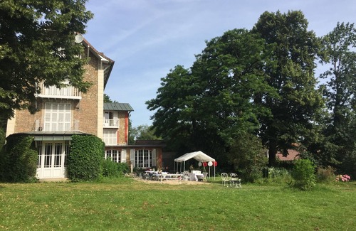 Orgeval House | Large family house with large garden