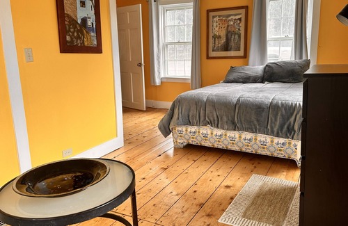 Waterbury Center Other | Large Farm House Apartment minutes away from Stowe Mountain Resort