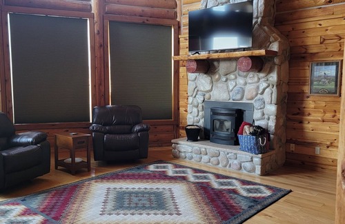 Hulett House | Large garage for bikes. Beautiful log home. On golf course.