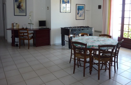 Pietranera Apartment | Large ground floor villa with beautiful garden. Near the beach. Sea view
