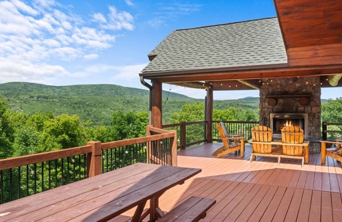 Prattsville House | Large Group Catskills Mountain Retreat near Hunter & Windham Mountains