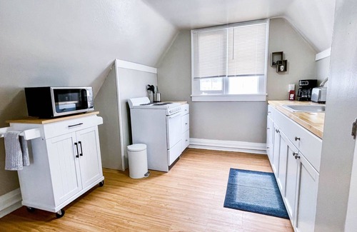 Ithaca House | Large Historic Home on Cornell's Campus. 8 bedrooms 2 bath