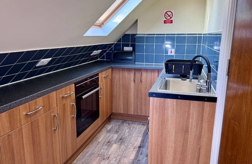 Mayesbrook Apartment | Large Home In Barking 1gbps WiFi & Free Parking