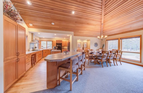 Sunriver House | Large home on Meadows golf course, HT 10 SHARC, AC, outdoor seating location!