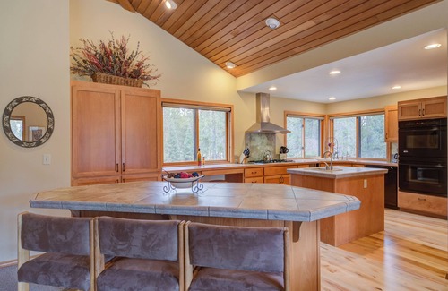 Sunriver House | Large home on Meadows golf course, HT 10 SHARC, AC, outdoor seating location!