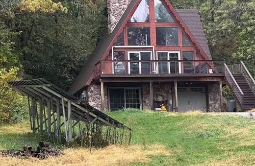 Onalaska House | Large home space minutes from La Crosse