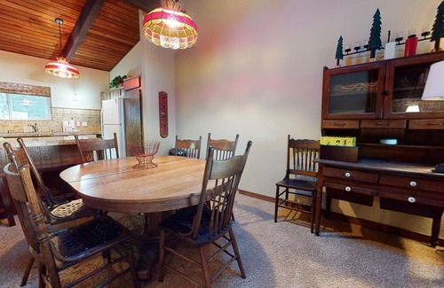 Mammoth Lakes Condo | Large Home with Balcony, Near The Village! Family Friendly Complex Amenities