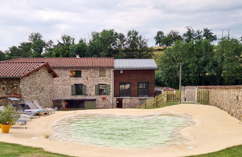 Croizet-sur-Gand Cottage | Large house in Croizet-sur-Gand with private pool, wifi, and pets allowed