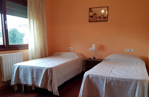 Tabagon Cottage | Large house on a 7000m2 plot near A Guarda