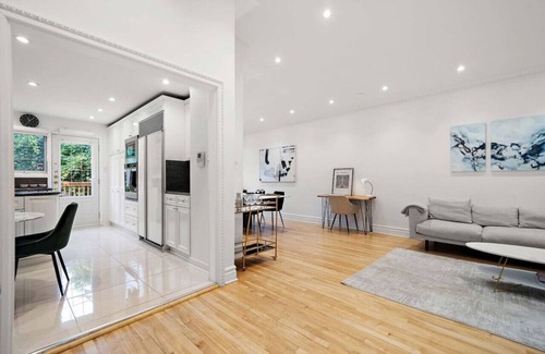 Cote-Saint-Luc House | Large House Private Terrace |Sleeps 16|3bath|