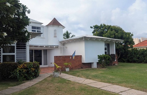 Ragged Point House | Large House SLEEPS 10- 4 bed 3 Bath near Beach, restaurants.