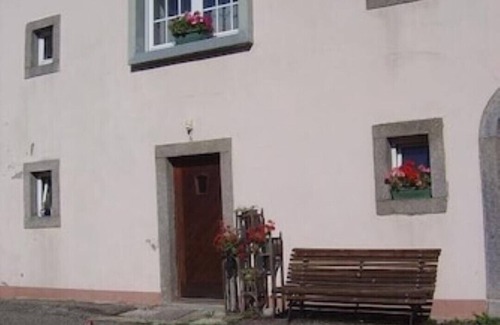 Le Bonhomme House | LARGE HOUSE SLEEPS 24 IN THE MIDDLE OF THE MEADOWS