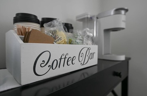 Cleveland House | Large House| Turquiose | upto 16 guests!