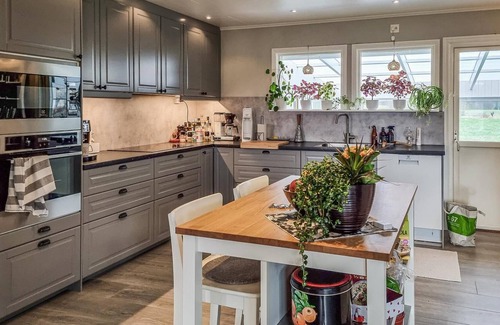 Nossebro House | Large, inviting Ferienhus with great conservatory and views of the surrounding fields.