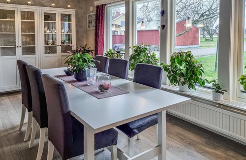 Nossebro House | Large, inviting Ferienhus with great conservatory and views of the surrounding fields.