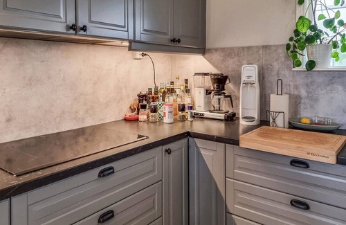 Nossebro House | Large, inviting Ferienhus with great conservatory and views of the surrounding fields.