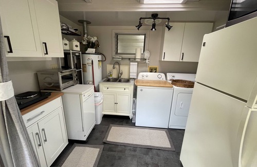 Enchanted Lake Apartment | LARGE KAILUA STUDIO