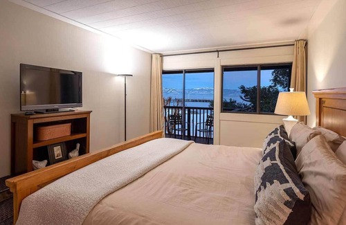 Tahoe Tavern Condo | Large Lakefront 4 Br 3Ba in Tahoe Tavern