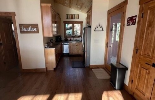Dillon House | LARGE LUXURY 4 BR LAKE DILLON HOME WALK TO MARINA!