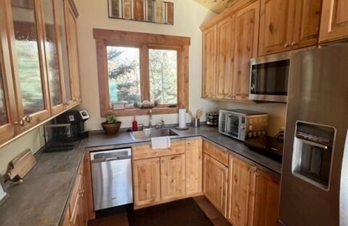 Dillon House | LARGE LUXURY 4 BR LAKE DILLON HOME WALK TO MARINA!