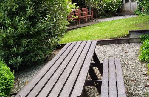Canford Cliffs House | LARGE MANOR HOUSE which SLEEPS 16 in Branksome Park - HB4638