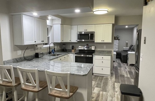 Brewer House | Large Modern Colonial Sleeps 12