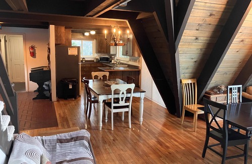 South Lake Tahoe House | Large mountain home with amazing lakeviews.