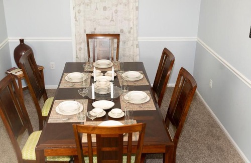 Olathe House | LARGE NEW HOME 4BR 3 Bath - PRIVATE ENTIRE HOME - Free WIFi, FULLY FURNISHED