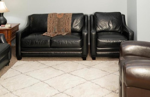 Olathe House | LARGE NEW HOME 4BR 3 Bath - PRIVATE ENTIRE HOME - Free WIFi, FULLY FURNISHED