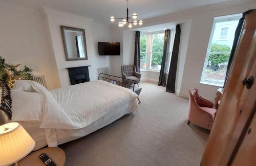 Southville House | Large newly refurbished house close to harbour