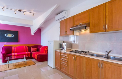 Valtura Apartment | Large pool, WiFi, observatory, volleyball court and table tennis
