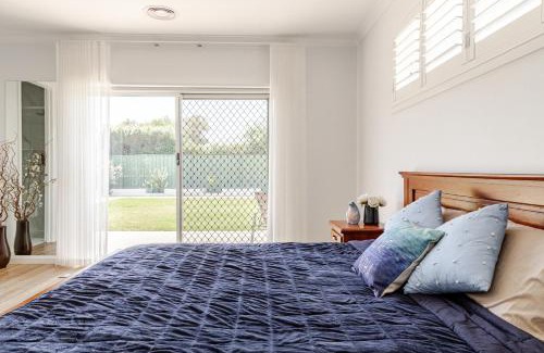 Shepparton North House | Large Premium Family Getaway with Centralised Heating