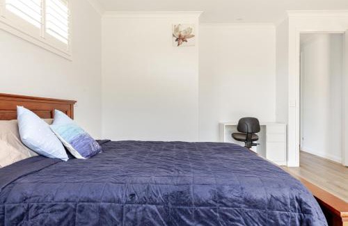 Shepparton North House | Large Premium Family Getaway with Centralised Heating