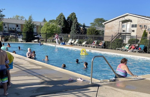 Park Ridge Apartment | Large private 2 bedroom apartment North of CHICAGO