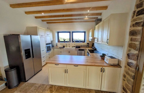 Chiddes House | Large, quiet gite with swimming pool and sublime view in the heart of the hills.