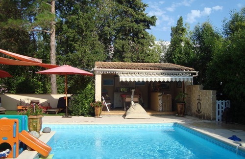 Hopitaux-Facultes House | Large, quiet house with wooded garden and swimming pool, near town center (12')