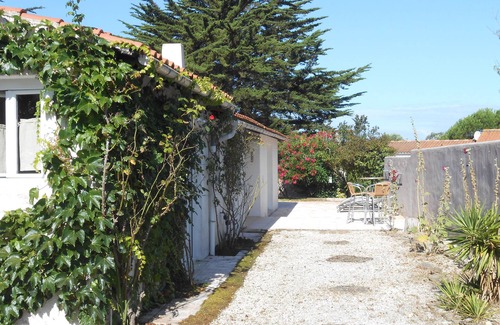 Les Portes-en-Re House | Large rear garden