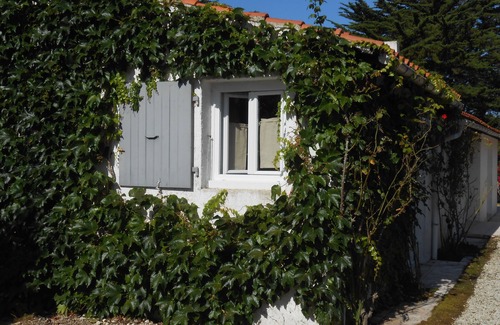 Les Portes-en-Re House | Large rear garden