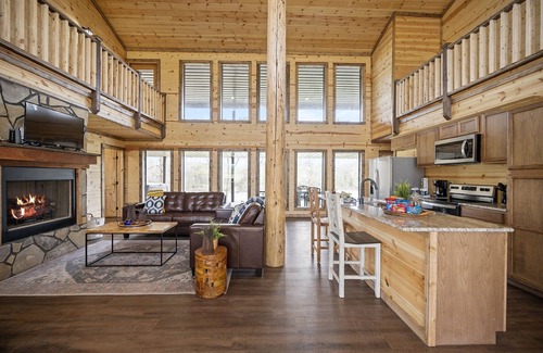 Golden Cabin | Large River front cabin overlooking Glover River
