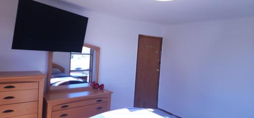 Jacana House | Large room Queen bed