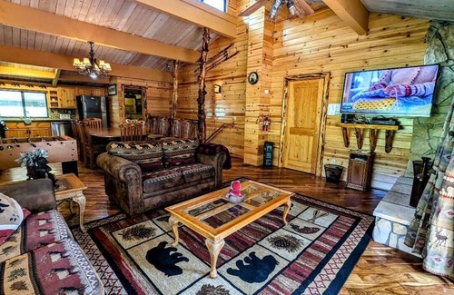 Big Bear Lake House | Large Rustic Mountain Retreat Right at Snow Summit Ski Resort