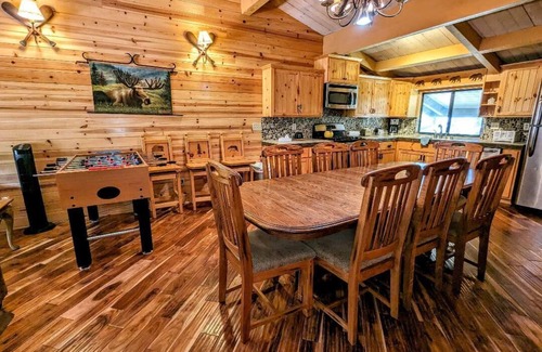 Big Bear Lake House | Large Rustic Mountain Retreat Right at Snow Summit Ski Resort