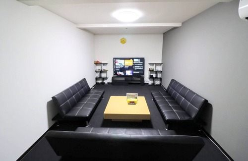 Minato House | Large scale There is a party room and theater ro - The Dutch/Osaka Ōsaka