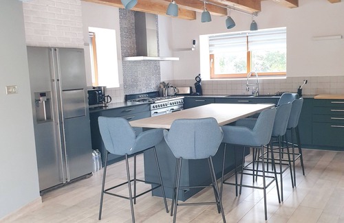 Treogat House | LARGE SEASIDE FARMHOUSE FOR 10 PEOPLE