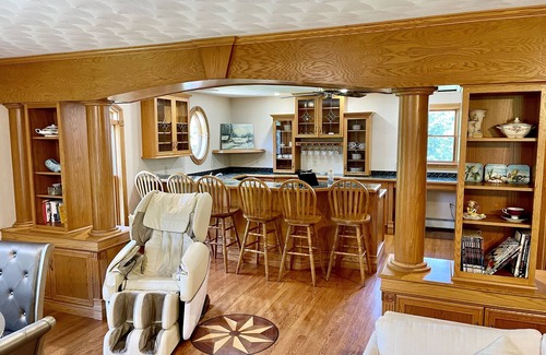 Falls House | Large Secluded Home w/Private Pool, Hot-tub, Gym, Game room, and Bar Area.