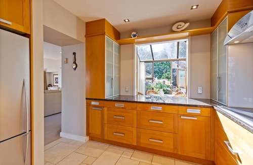 Queenstown House | Large Separate Dwelling With Panoramic Lake View 5min Walk to Queenstown Centre